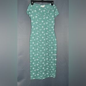 Women maxi dress green with the little white flowers, size large